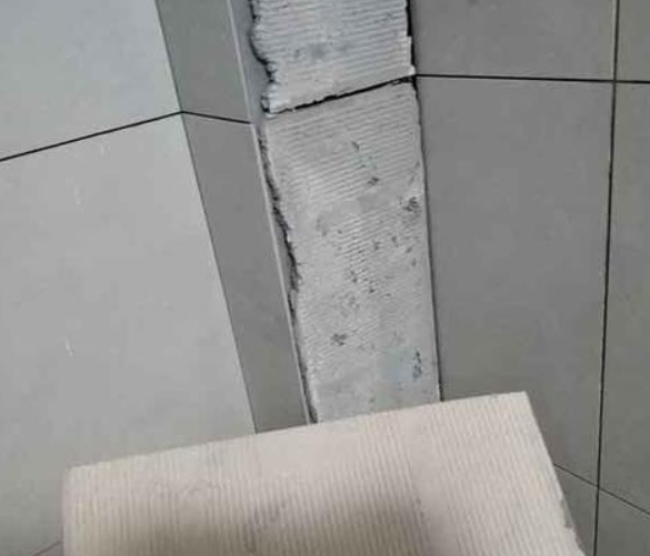 鹤岗市瓷砖空鼓维修公司分享下厨房瓷砖脱落的补救措施。